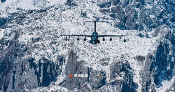 秦安配资 战机飞越雪山 空军壁纸张张定格震撼瞬间