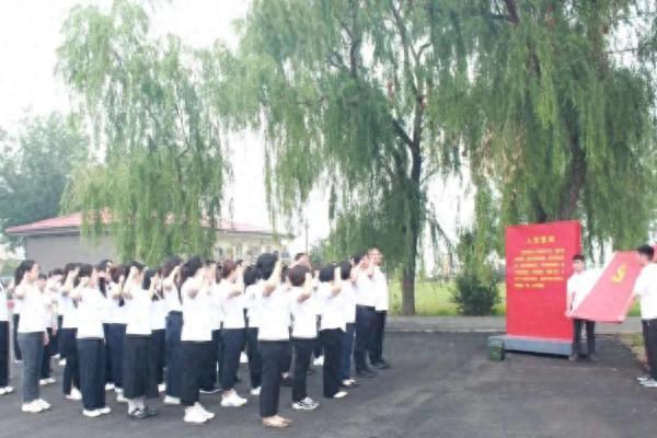 信钰证券 临汾一中第一附属学校：追寻红色足迹 凝聚奋进力量